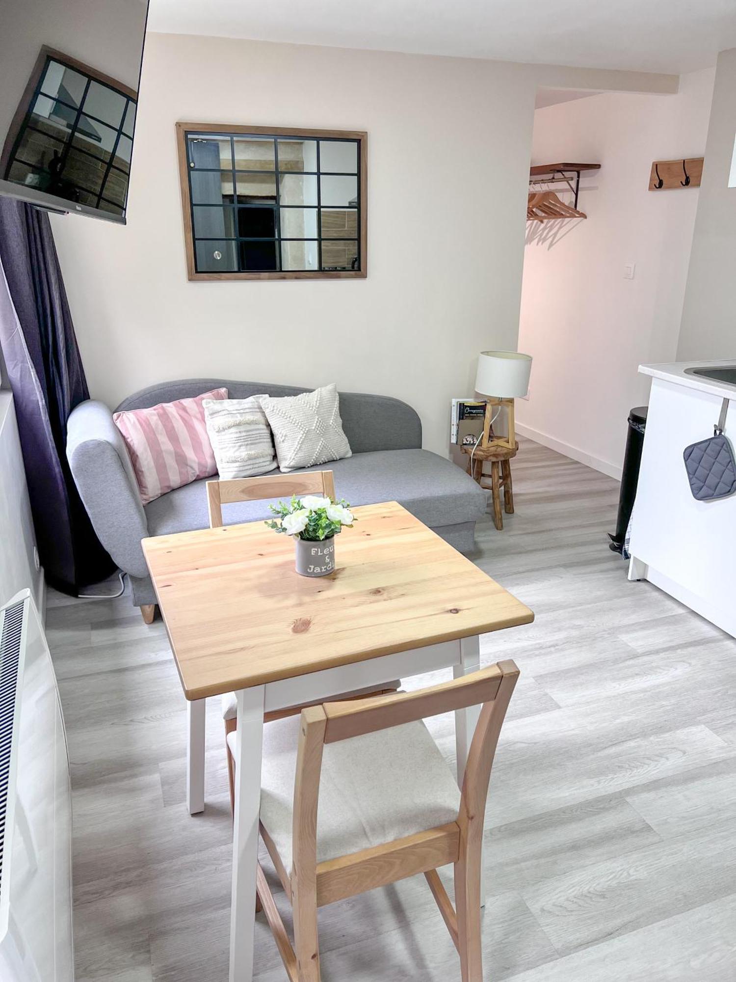 Le Badebec, Appt Dans Maison Typique Avec Jardin Prive チノン エクステリア 写真